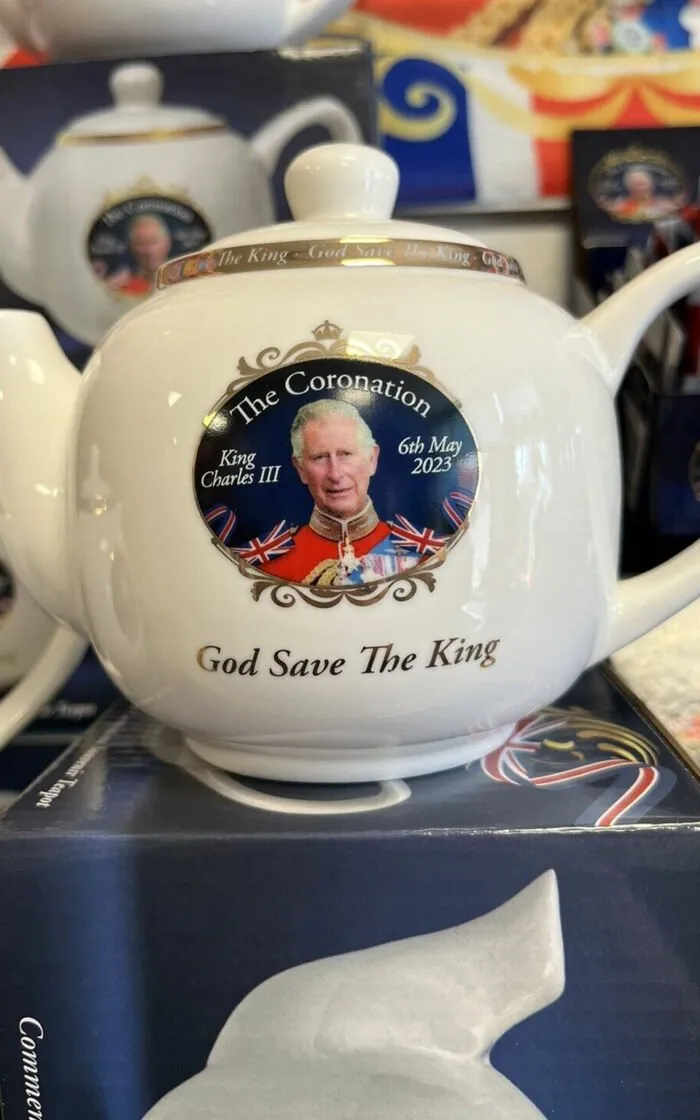 Coronation Souvenir Teapot - Image 2